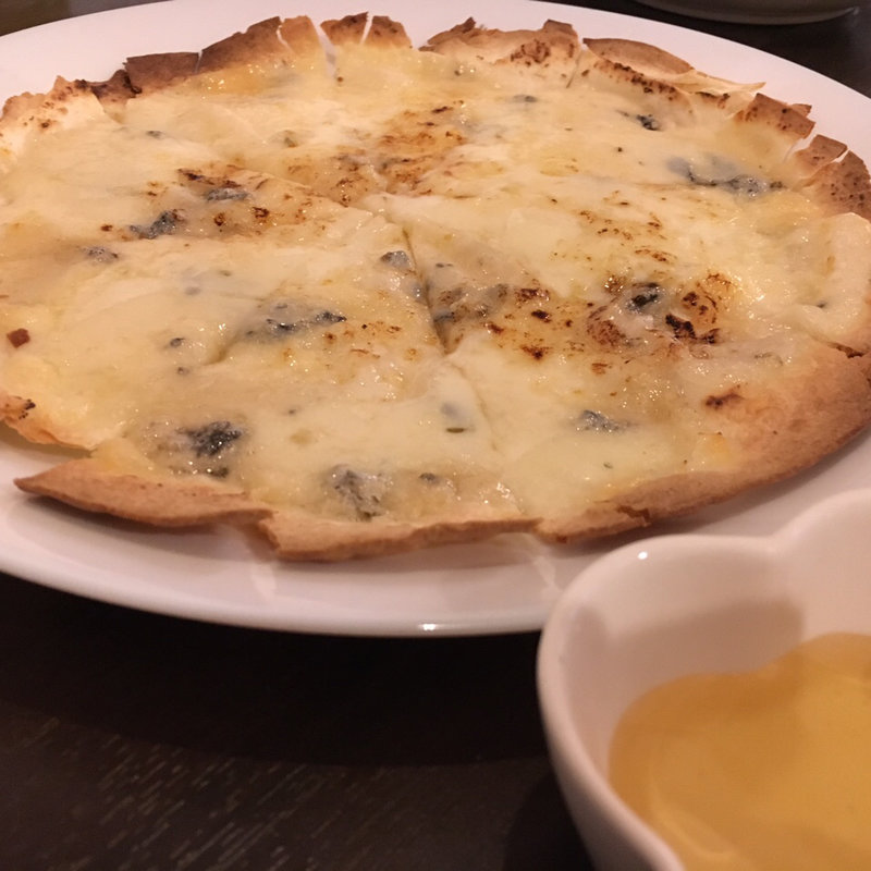ゴルゴンゾーラとはちみつのピッツァ(イタリア料理 アンジェロ)