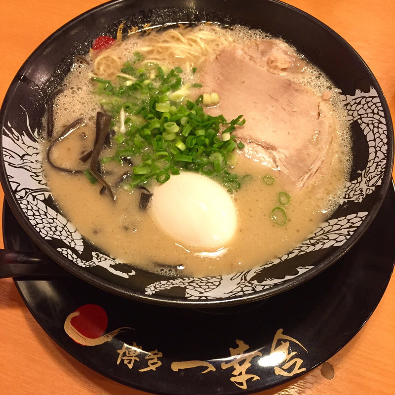 味玉ラーメン(博多一幸舎 大名店)