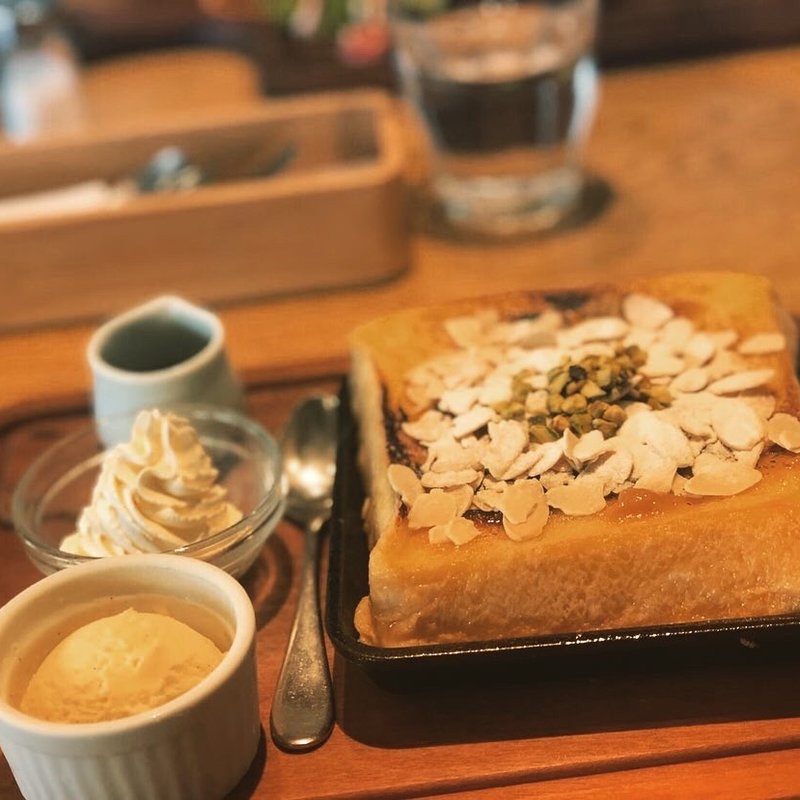 (嵜本ベーカリーカフェ)