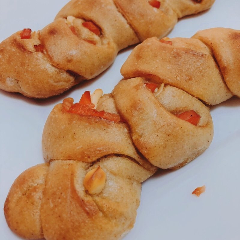 スモークサーモンとチーズのパン(nukumuku breadstore 三軒茶屋本店)