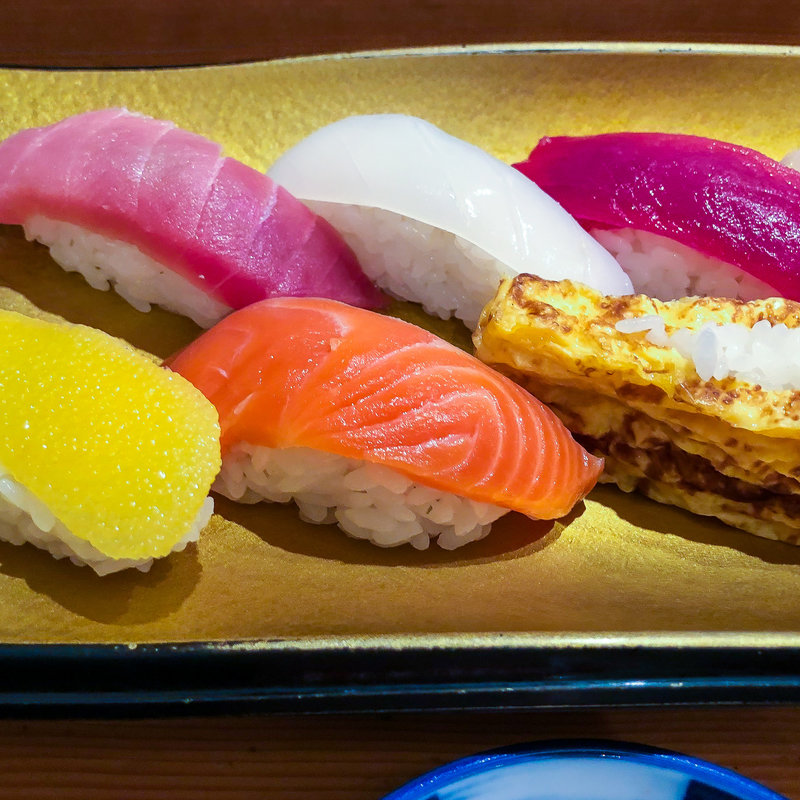 にぎり(菊すし)