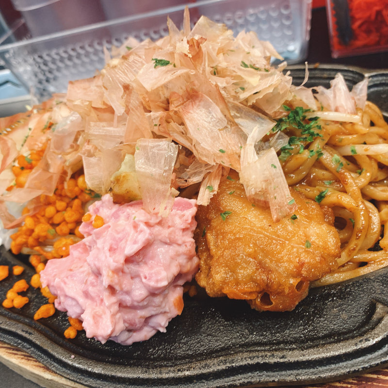 踊る、ソース焼きそば大(焼きそばは飲み物。ニュー新橋ビル店)