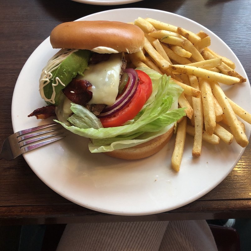 アボカド バーガー(ティージーアイ フライデーズ 横浜西口店 （T.G.I FRIDAYS）)