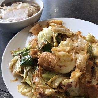回鍋肉丼と半ラーメン(台北飯店 （タイペイハンテン）)