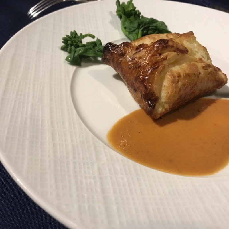 お子様コース　メイン魚料理　ホタテのパイ包み(スポンタネ )