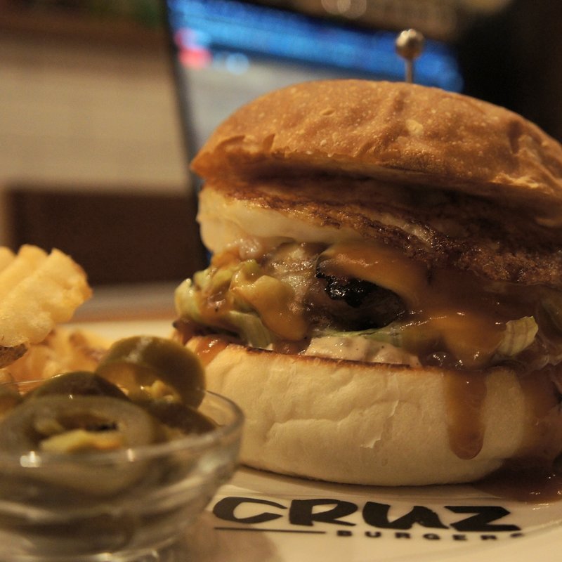 テリヤキエッグベーコンゴーダチーズバーガー(CRUZ BURGERS & CRAFT BEERS （クルズバーガーズ アンド クラフトビア）)