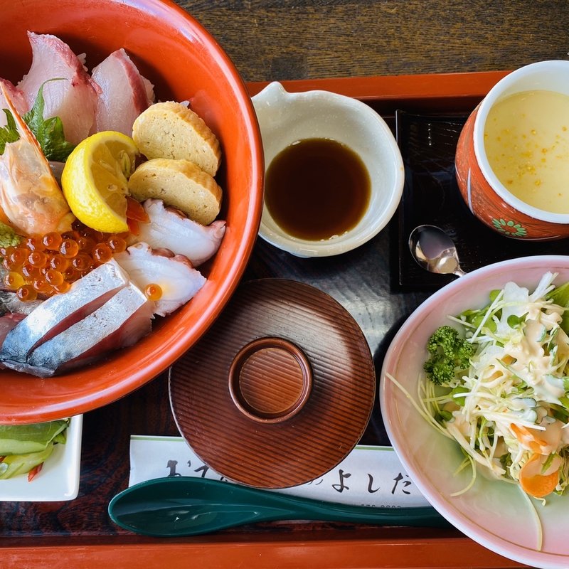 海鮮丼定食(よしだ会館 （よしだかいかん）)