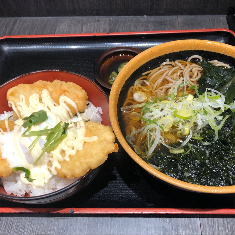 鳥天丼とそばのセット　わかめあおさトッピング(そば処めとろ庵 西船橋メトロピア店)