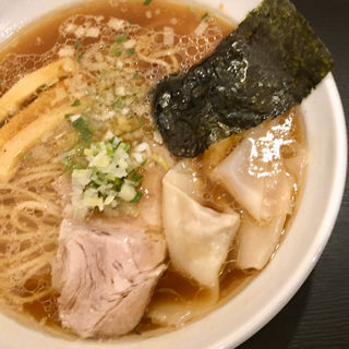 ワンタン麺(Sapporo Ramen HACHI 札幌時計台本店)