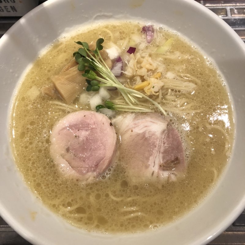 貝出汁鶏白湯そば(Noodles Kitchen GUNNERS)