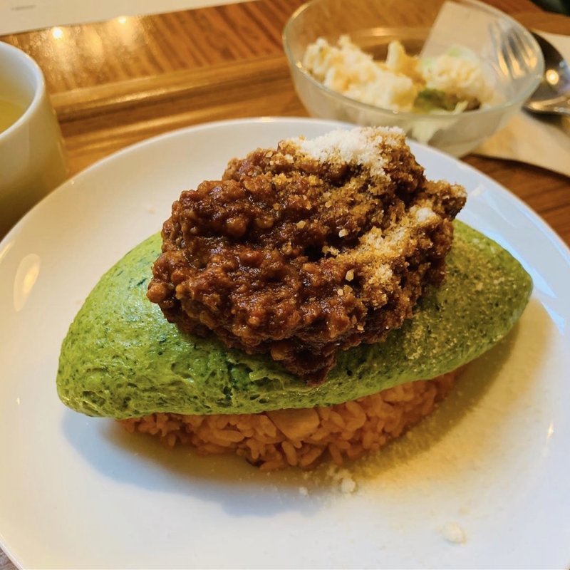 ホウレン草キーマカレーオムライス(期間限定)(hygge)