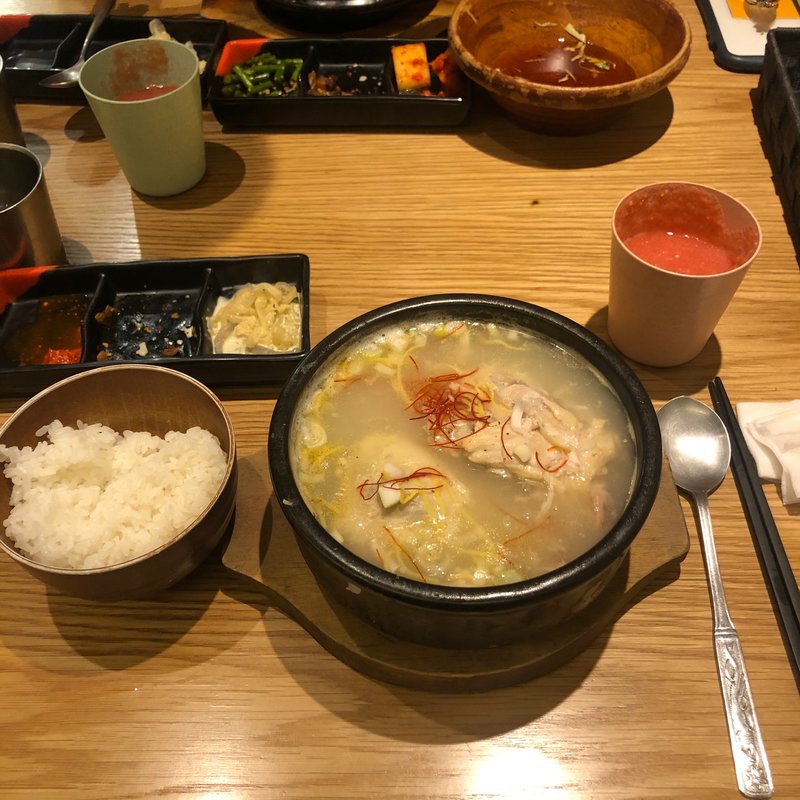 半参鶏湯(ハヌリ 渋谷)