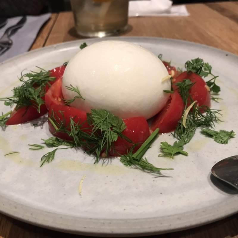 本日のトマトでつくる ブッラータのカプレーゼ (GOOD CHEESE GOOD PIZZA)