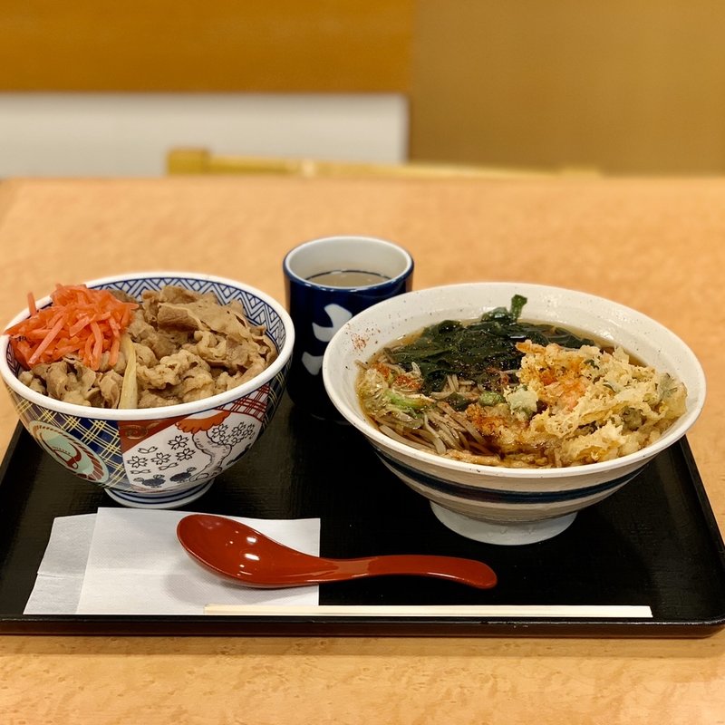 牛丼セットかけそば、かき揚げ(そば処吉野家 足柄サービスエリア下り店 （アシガラサービスエリアクダリテン）)