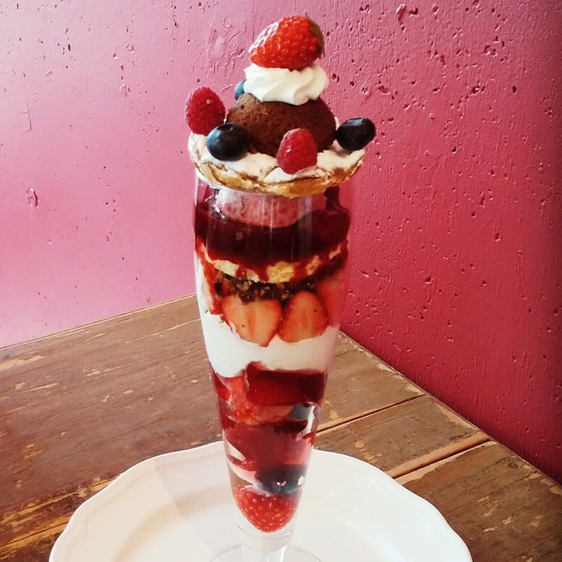 ショコラベリーパフェ(AKAMERU)