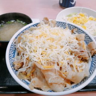 チーズ豚丼(吉野家 １号線国府津インター店)