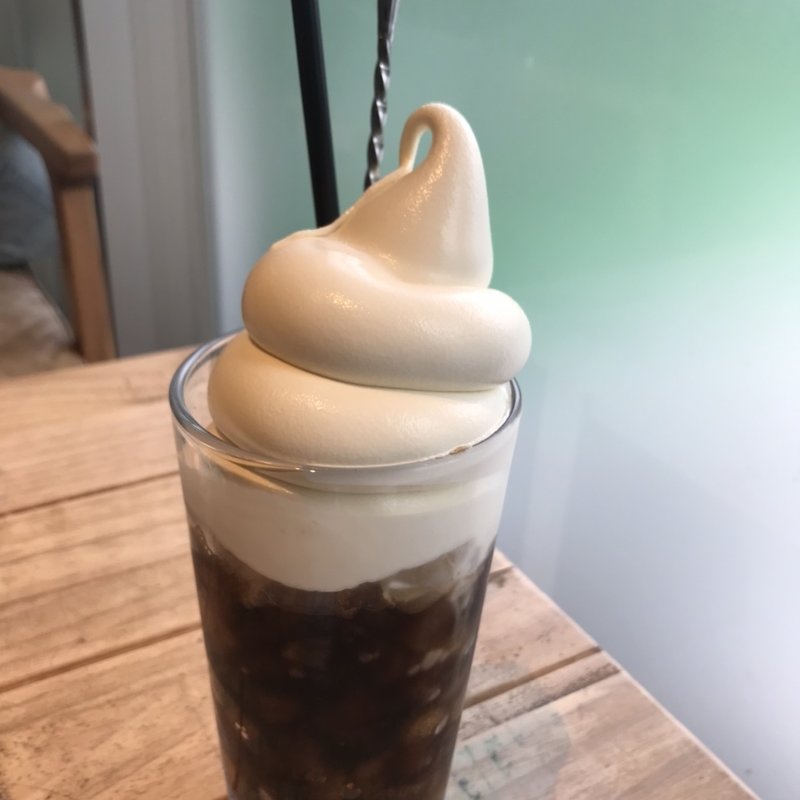 コーヒーフロート(BURN SIDE ST CAFE CRAFT KITCHEN✕台湾カステラ 黄白白(ファンパイパイ)くずは店)