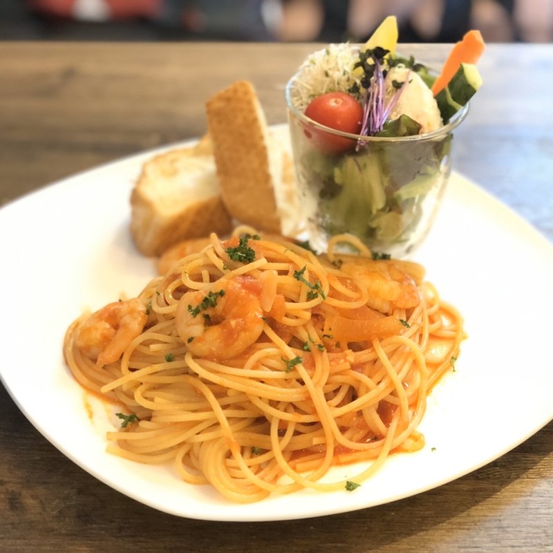 エビのトマトクリームパスタ(MFKitchenエムエフキッチン)