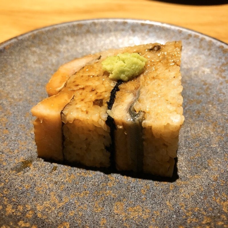 鱧と鰻の押し寿司(綾小路高倉　都食堂)