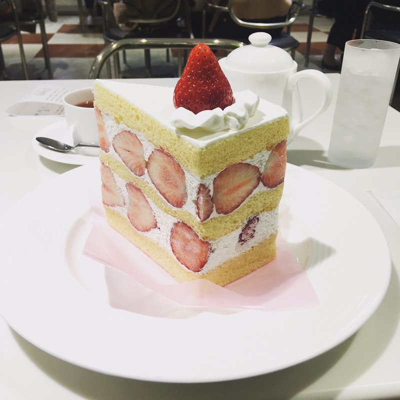 苺のダブルショートケーキ (高野フルーツパーラー新宿)