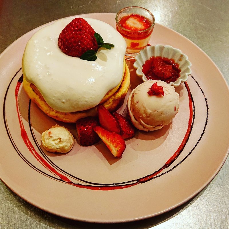 いちごとハニーフロマージュ(レインボーパンケーキ 西武池袋店)