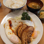 チャーシューエッグ定食