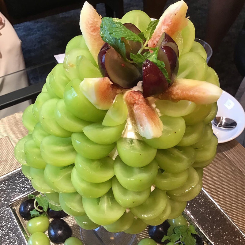 シャインマスカットパフェ(THE LIVING)