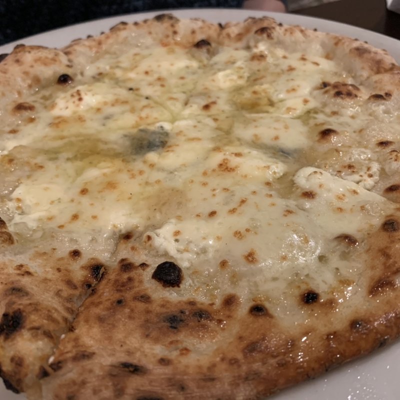 Quattoro formaggi   クワトロフォルマッジ(PIZZA BORSA)