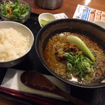 黒胡麻坦坦麺(中華菜館 水晶 （チュウカサイカン スイショウ）)