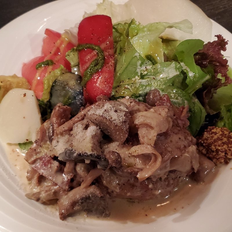 ハンバーグ·きのこホワイトソース(ENOTECA KLIMT)