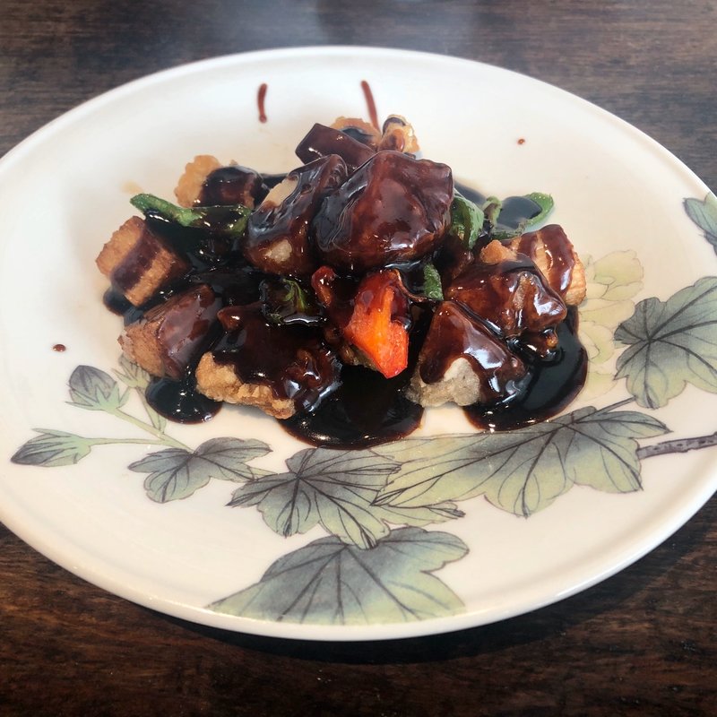 鷄のサクサク揚げ黒酢ソース(大鴻運天天酒楼)