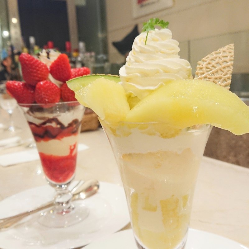 マスクメロンパフェ(千疋屋総本店フルーツパーラー)