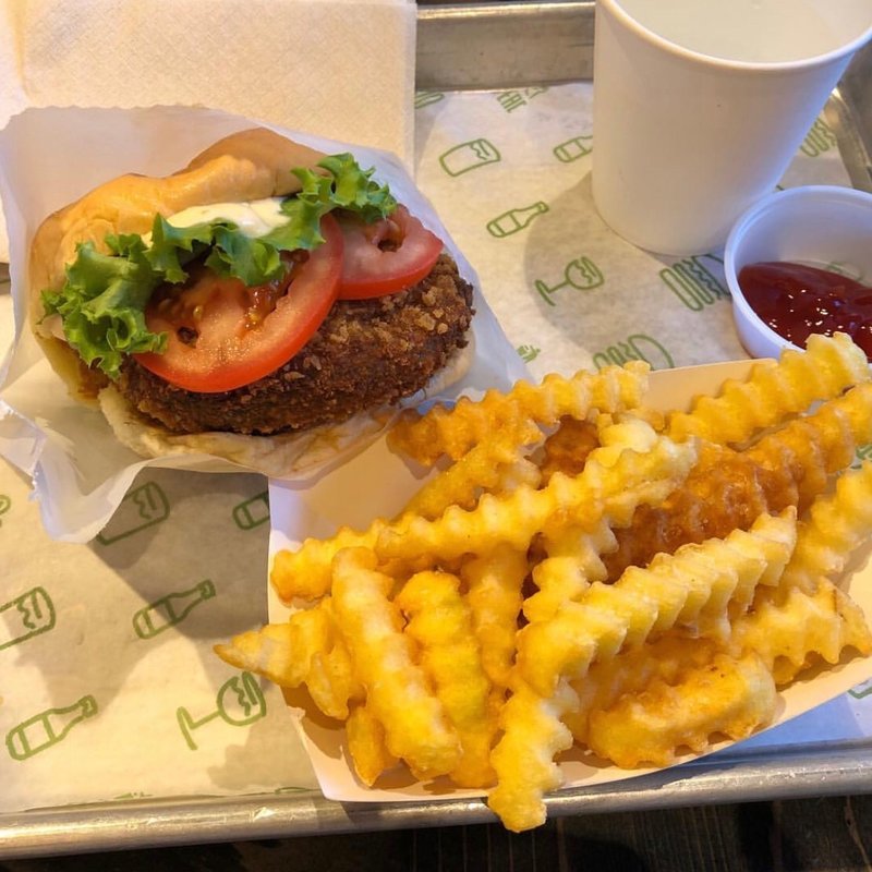 (シェイク シャック 新宿サザンテラス店)