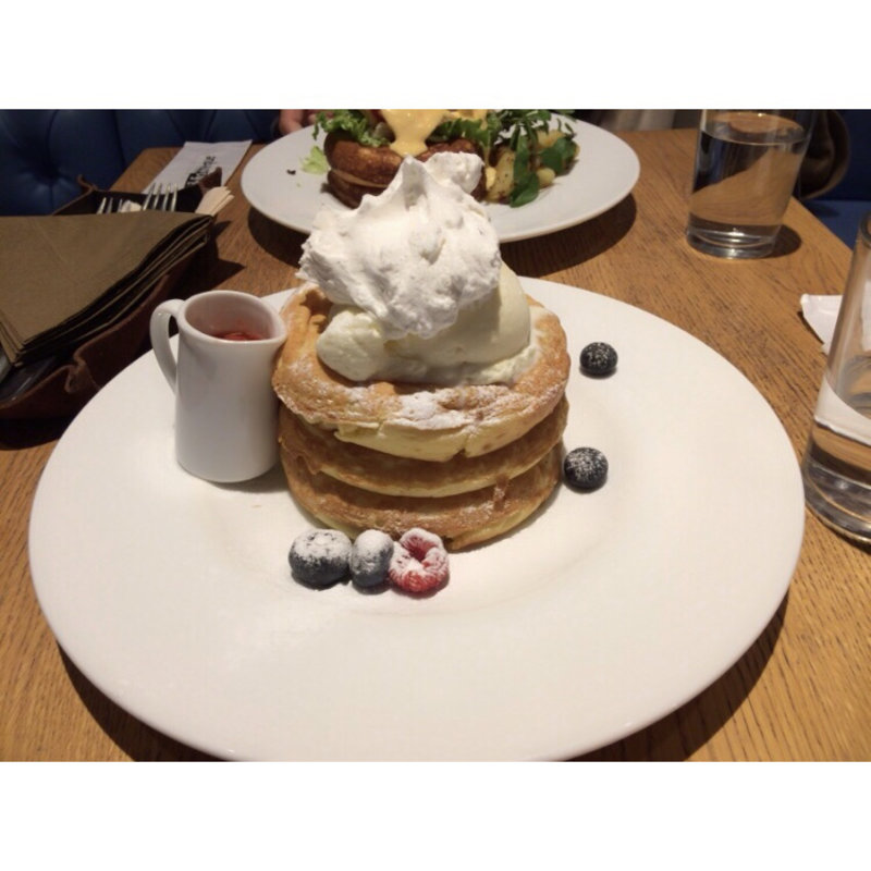 (カフェ＆ブックス ビブリオテーク 東京・有楽町（café & books bibliothèque Tokyo Yurakucho）)