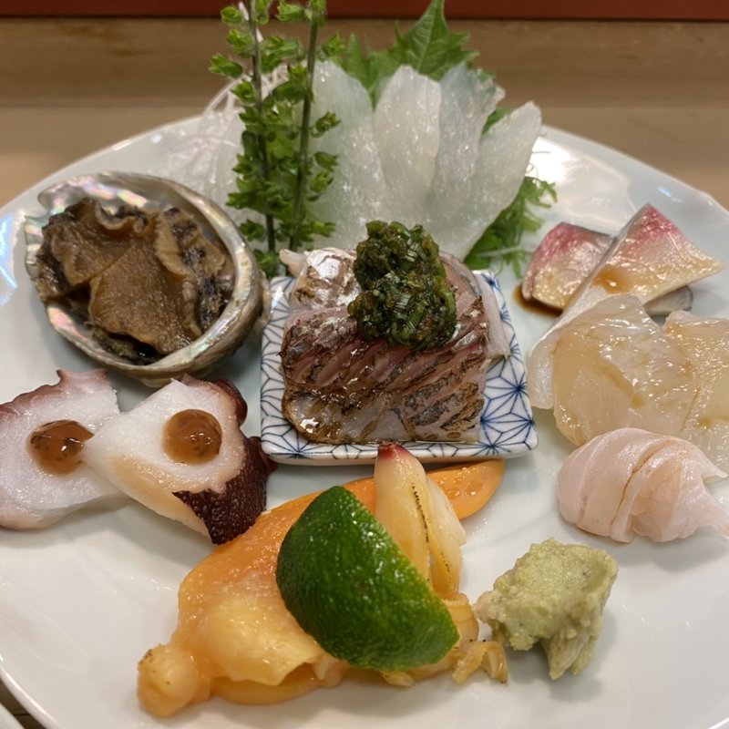 刺身の盛り合わせ(栄寿司(さかえずし))