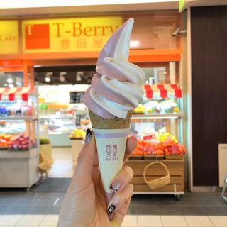 北海道　あまおう苺ミックスソフトクリーム(T-Berry 豊田屋)