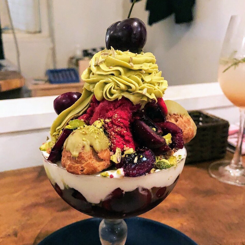 超濃厚ピスタチオとアメリカンチェリーのパフェ(Neue)