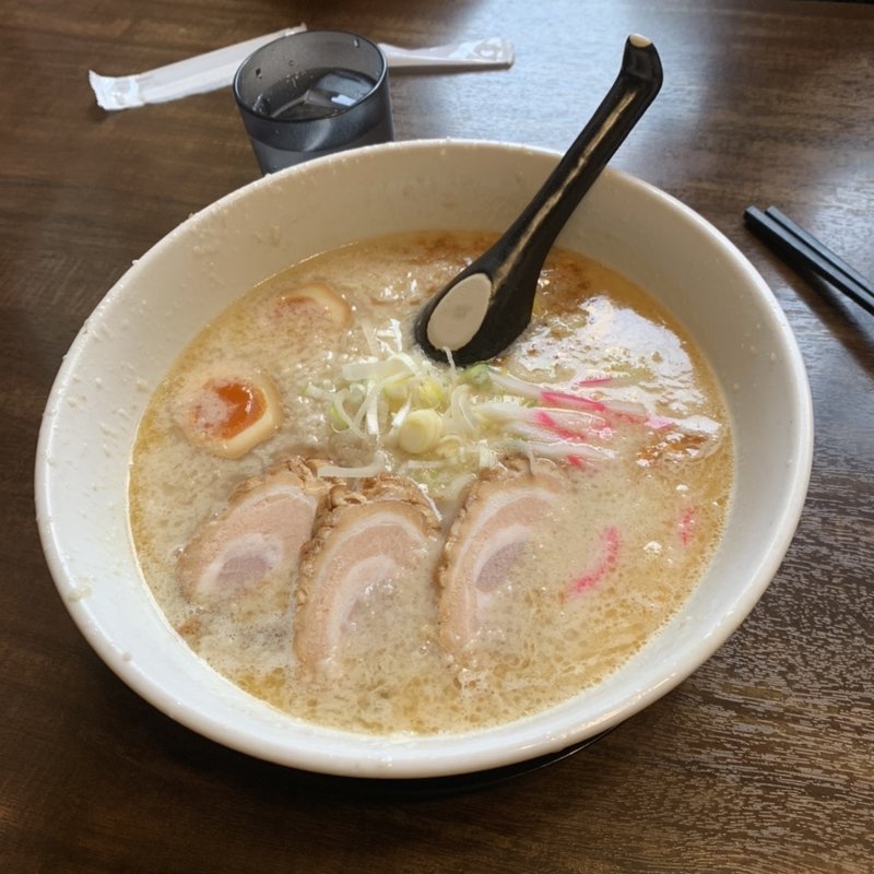 白湯豚骨ラーメン(らーめん華小屋)