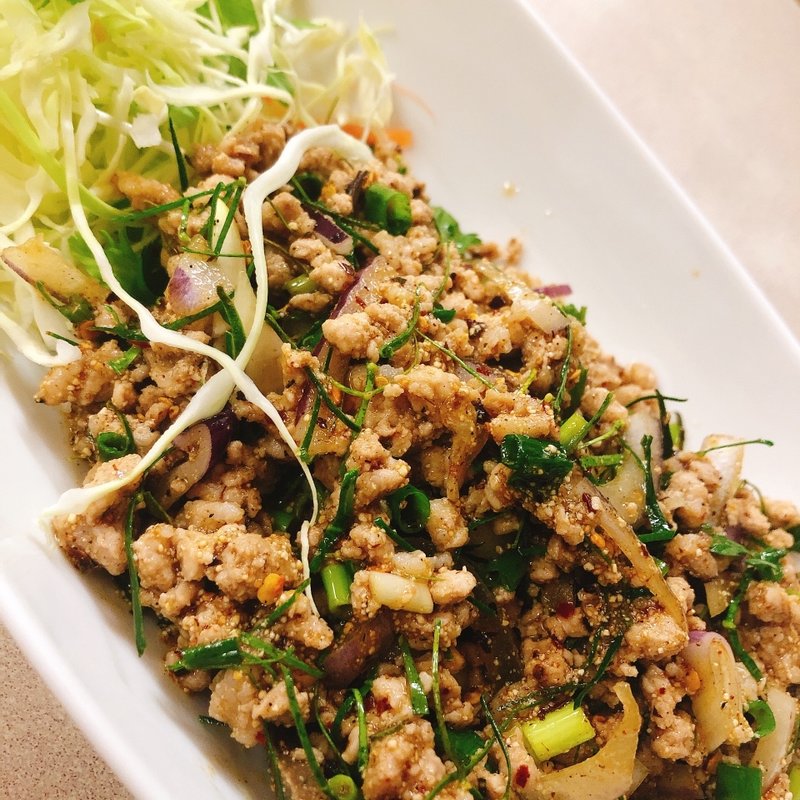 豚肉の辛いハーブ和え(J's STORE)