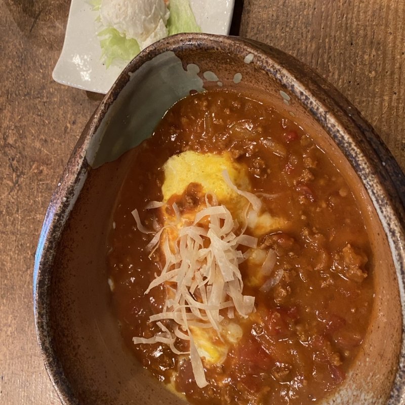 トマトと挽肉のカレーオムライス風(芝浦たむく)