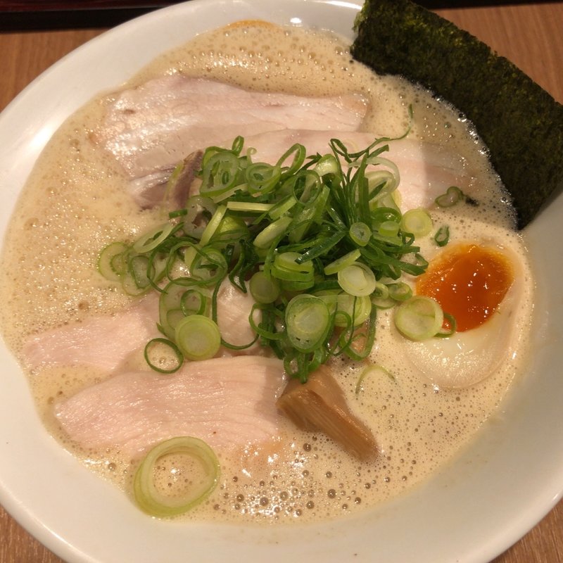 鶏白湯魚介濃縮らーめん並 チャーシュー増(麺・ヒキュウ)