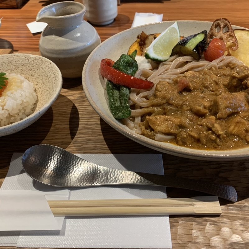 揚げ野菜かしわキーマうどん(京都四条くをん)