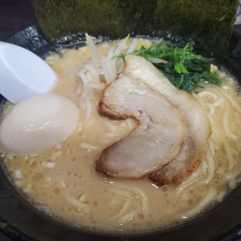 醤油ラーメン(横浜家系ラーメン 上昇気流)