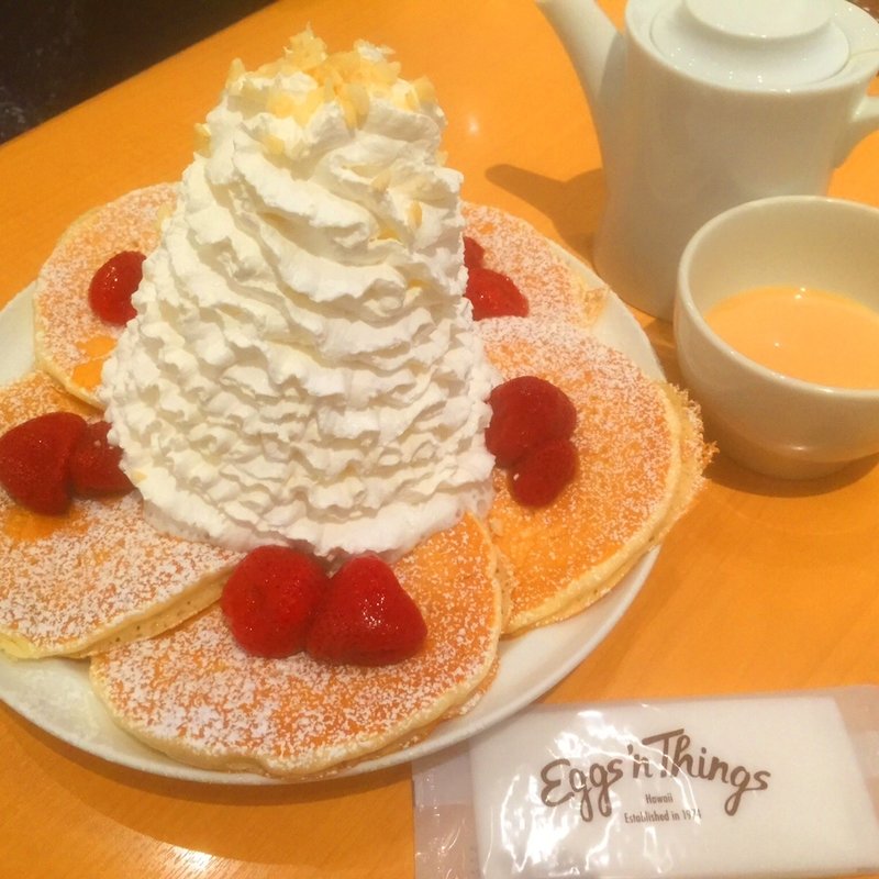 ストロベリーホイップクリームとマカダミアナッツ(Eggs 'n Things 心斎橋店)