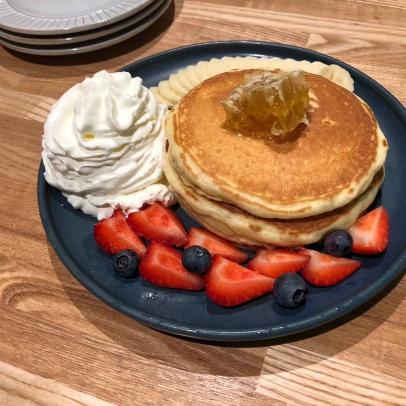 (カフェ tables cook & jonathan‘s bookstore タブレスクック＆ジョナサンズ ブックストア 京橋 店)