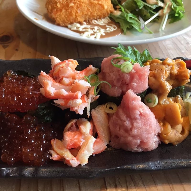 豪快！こぼれ寿司  超オススメ！(阿波水産 泉北店 （あわすいさん）)