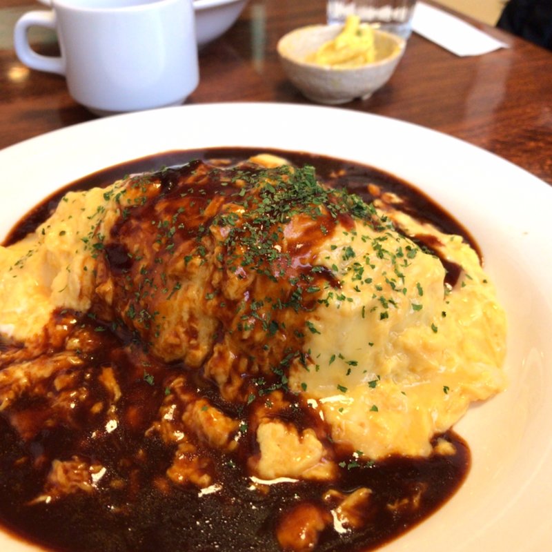 ふわとろオムライス デミグラスソース(お座敷ダイニングカフェ醍醐)