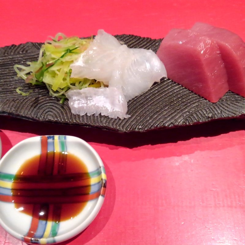 お造り  ハタ、戻り鰹、炙りホタテ(賛否両論)