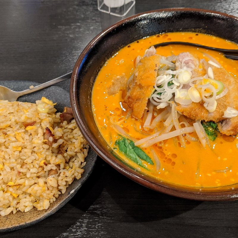 トンカツ担々麺＋半チャーハン(八戒酒場)