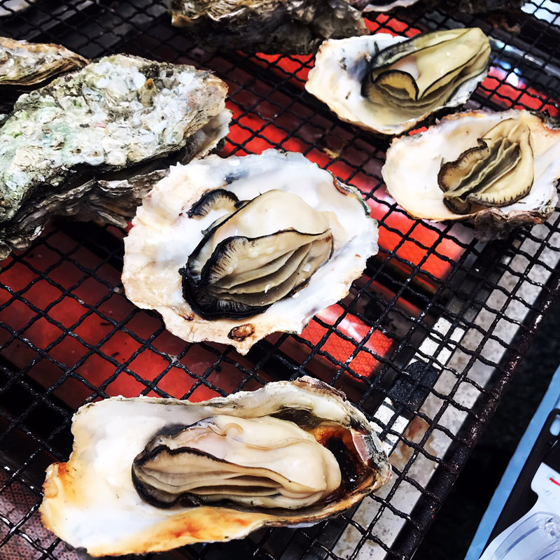 焼き牡蠣(海湖館　牡蠣小屋)